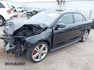 2017 Volkswagen Jetta GLI z VIN 3VW4T7AJ1HM347867, wystawiony jako IAAI lot #42408757 z przebiegiem 82 905 mil mil oraz . Historia ofert i sprzedaży dostępna na DreamBid. Obrazek 18.