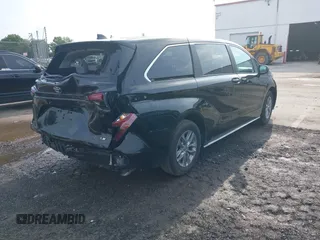 2025 Toyota Sienna LE z VIN 5TDKRKEC0SS237116, wystawiony jako IAAI lot #42384873 z przebiegiem 9 943 mil mil oraz . Historia ofert i sprzedaży dostępna na DreamBid. Obrazek 4.