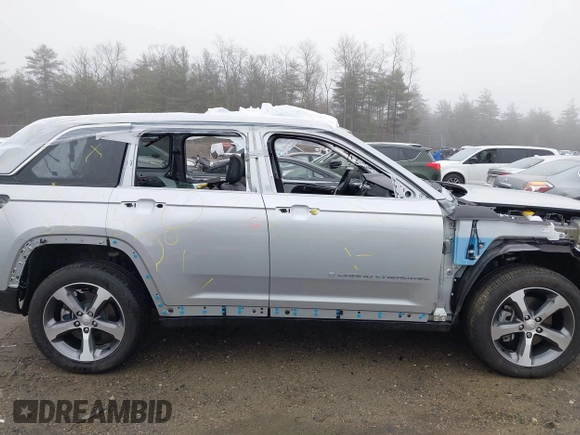 2024 Jeep Grand Cherokee with VIN 1C4RJYB68RC110262, listed as a IAAI auction lot 41893403 with 2,312 mi miles and . Bid and sale history available at DreamBid. Image 14.