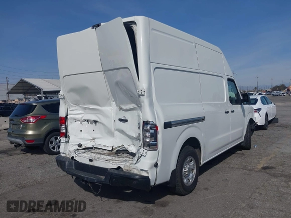 2020 Nissan NV Cargo SV z VIN 1N6BF0LY3LN811787, wystawiony jako IAAI lot #41826864 z przebiegiem 66 237 mil mil oraz . Historia ofert i sprzedaży dostępna na DreamBid. Obrazek 4.