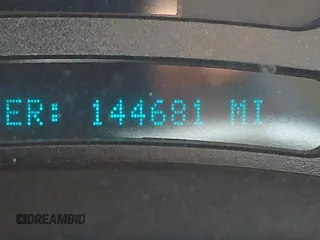 2005 Chevrolet Tahoe Police z VIN 1GNEC13Z15R223249, wystawiony jako IAAI lot #41874311 z przebiegiem 144 681 mil mil oraz . Historia ofert i sprzedaży dostępna na DreamBid. Obrazek 7.