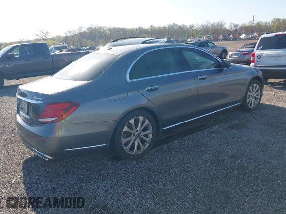 2017 Mercedes-Benz E 300 Luxury с VIN WDDZF4KB2HA228511, выставлен на аукционе IAAI как лот 42032270 с пробегом Не указан миль и . История ставок и продаж доступна на DreamBid. Изображение 4.