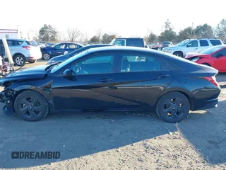 2023 Hyundai Elantra SEL z VIN 5NPLM4AG7PH089485, wystawiony jako IAAI lot #41334865 z przebiegiem 35 978 mil mil oraz . Historia ofert i sprzedaży dostępna na DreamBid. Obrazek 14.