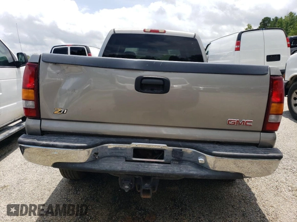 2003 GMC Sierra 1500HD SLE z VIN 1GTGC13U73F105405, wystawiony jako Copart lot #76817714 z przebiegiem 213 665 mil mil oraz Szkody całkowita. Historia ofert i sprzedaży dostępna na DreamBid. Obrazek 6.