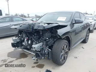 2025 BMW X2 M35i z VIN WBX83GM08S5128489, wystawiony jako IAAI lot #41575416 z przebiegiem 1 213 mil mil oraz . Historia ofert i sprzedaży dostępna na DreamBid. Obrazek 19.