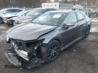 2021 Toyota Camry SE z VIN 4T1G11BK8MU030308, wystawiony jako IAAI lot #41419236 z przebiegiem 32 624 mil mil oraz . Historia ofert i sprzedaży dostępna na DreamBid. Obrazek 2.