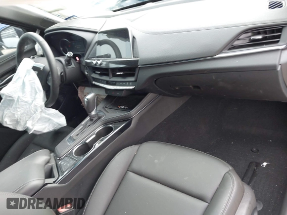 2024 Cadillac CT4 Luxury z VIN 1G6DJ5RK7R0101102, wystawiony jako IAAI lot #41906123 z przebiegiem 5 690 mil mil oraz . Historia ofert i sprzedaży dostępna na DreamBid. Obrazek 5.