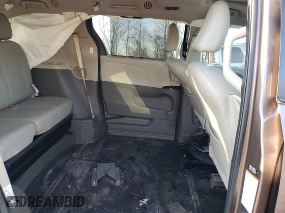 2018 Toyota Sienna XLE Auto Access Seat with VIN 5TDYZ3DC5JS961397, listed as a Copart auction lot 42735825 with 46,828 mi miles and Salvage Title. Bid and sale history available at carsss.com. Image 11.