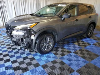 2023 Nissan Rogue S z VIN 5N1BT3AB3PC947264, wystawiony jako Copart lot #58341395 z przebiegiem 40 557 mil mil oraz Czysty tytuł • Clean title. Historia ofert i sprzedaży dostępna na DreamBid. Obrazek 1.