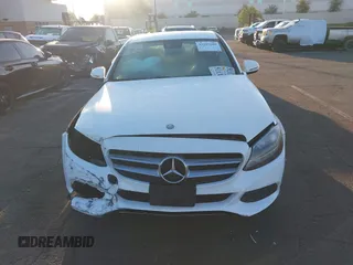 2017 Mercedes-Benz C 300 z VIN 55SWF4JB7HU200532, wystawiony jako IAAI lot #42207648 z przebiegiem 132 247 mil mil oraz . Historia ofert i sprzedaży dostępna na DreamBid. Obrazek 12.