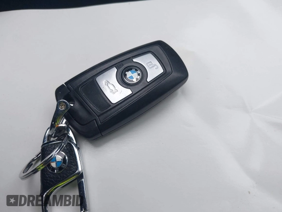 2014 BMW 3 Series 328i xDrive z VIN WBA3B5G51ENS09342, wystawiony jako IAAI lot #42270723 z przebiegiem 169 064 mil mil oraz . Historia ofert i sprzedaży dostępna na DreamBid. Obrazek 11.
