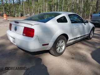 2008 Ford Mustang Deluxe with VIN 1ZVHT80N585151206, listed as a IAAI auction lot 42001372 with 199,207 mi miles and . Bid and sale history available at carsss.com. Image 4.
