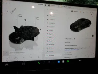 2022 Tesla Model 3 z VIN 5YJ3E1EA6NF369993, wystawiony jako Copart lot #58030945 z przebiegiem 128 079 mil mil oraz Szkoda całkowita • Salvage title. Historia ofert i sprzedaży dostępna na DreamBid. Obrazek 9.