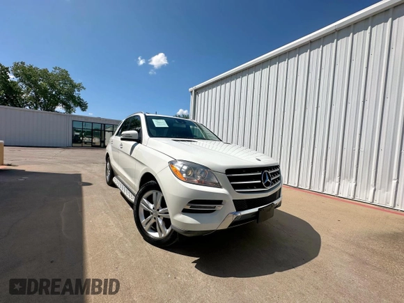 2013 Mercedes-Benz M 350 z VIN 4JGDA5JB2DA203916, wystawiony jako Copart lot #61695655 z przebiegiem 83 073 mil mil oraz Czysty tytuł • Clean title. Historia ofert i sprzedaży dostępna na DreamBid. Obrazek 1.