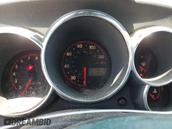 2006 Toyota Matrix STD z VIN 2T1KR32EX6C581434, wystawiony jako Copart lot #56424325 z przebiegiem 175 216 mil mil oraz Czysty tytuł • Clean title. Historia ofert i sprzedaży dostępna na DreamBid. Obrazek 9.