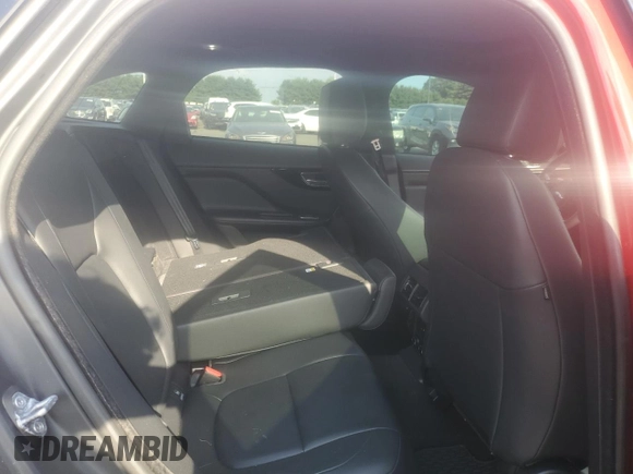2018 Jaguar F-Pace 20d Premium with VIN SADCJ2FN1JA240134, listed as a Copart auction lot 61081054 with 68,674 mi miles and Clean Title. Bid and sale history available at DreamBid. Image 10.