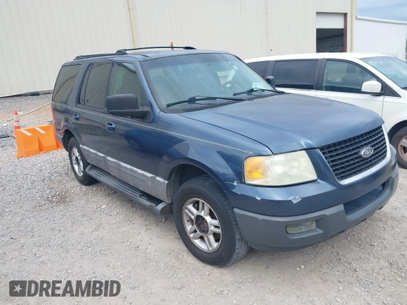 2003 Ford Expedition Special Service with VIN 1FMPU15L13LB57143, listed as a IAAI auction lot 42031718 with 516,600 mi miles. Bid and sale history available at carsss.com. Image 1.