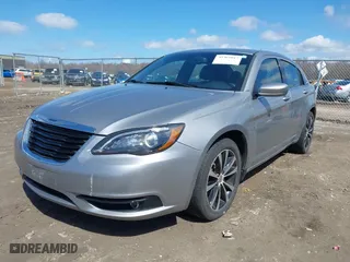 2013 Chrysler 200 Limited with VIN 1C3CCBCG9DN654761, listed as a IAAI auction lot 41961017 with 98,826 mi miles. Bid and sale history available at carsss.com. Image 17.