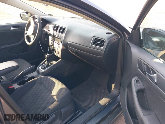 2014 Volkswagen Jetta S z VIN 3VW2K7AJXEM351762, wystawiony jako IAAI lot #42467930 z przebiegiem 159 210 mil mil oraz . Historia ofert i sprzedaży dostępna na DreamBid. Obrazek 5.