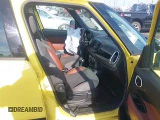 2014 FIAT 500L Trekking z VIN ZFBCFADH4EZ013485, wystawiony jako IAAI lot #42104043 z przebiegiem 157 744 mil mil oraz . Historia ofert i sprzedaży dostępna na DreamBid. Obrazek 5.
