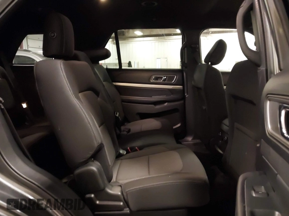 2018 Ford Explorer XLT z VIN 1FM5K8D83JGB43172, wystawiony jako IAAI lot #42337827 z przebiegiem 113 730 mil mil oraz . Historia ofert i sprzedaży dostępna na DreamBid. Obrazek 8.