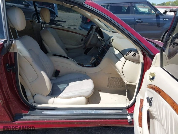 2008 Mercedes-Benz CLK-Class 5.5L with VIN WDBTK72F48T099058, listed as a IAAI auction lot 42039321 with 83,328 mi miles. Bid and sale history available at carsss.com. Image 5.