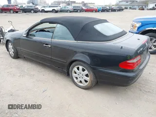 2003 Mercedes-Benz CLK 320 z VIN WDBLK65G63T142595, wystawiony jako IAAI lot #42021112 z przebiegiem 121 898 mil mil oraz . Historia ofert i sprzedaży dostępna na DreamBid. Obrazek 3.