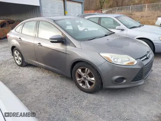 2013 Ford Focus SE with VIN 1FADP3F23DL242069, listed as a IAAI auction lot 41781817 with 265,630 mi miles. Bid and sale history available at carsss.com. Image 1.