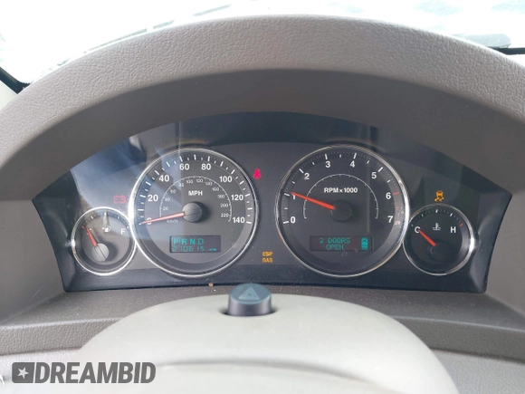 2007 Jeep Grand Cherokee Laredo z VIN 1J8GR48K57C605912, wystawiony jako IAAI lot #42323050 z przebiegiem 210 615 mil mil oraz . Historia ofert i sprzedaży dostępna na DreamBid. Obrazek 7.