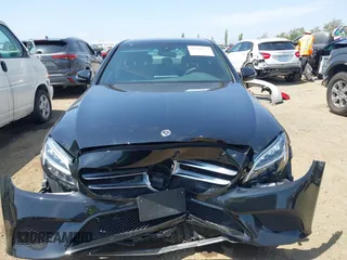 2019 Mercedes-Benz C 300 z VIN 55SWF8DB4KU309251, wystawiony jako IAAI lot #42391572 z przebiegiem 28 757 mil mil oraz . Historia ofert i sprzedaży dostępna na DreamBid. Obrazek 12.