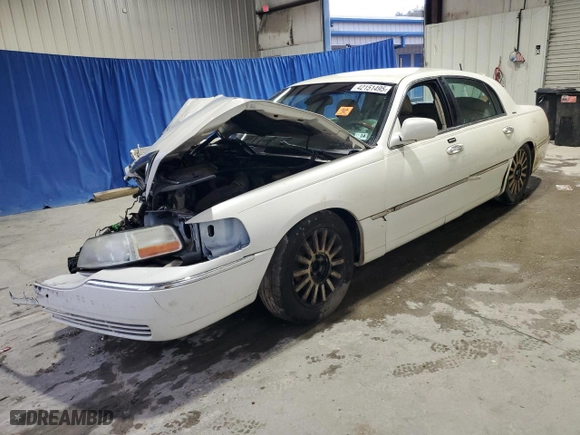 2003 Lincoln Town Car Signature with VIN 1LNHM82W73Y684635, listed as a Copart auction lot 42151495 with 0 mi miles and Salvage Title. Bid and sale history available at carsss.com. Image 1.