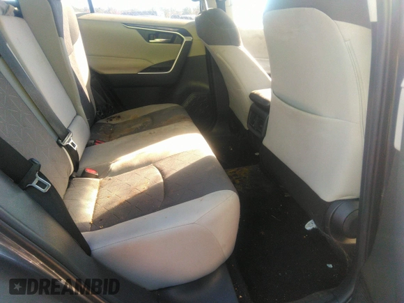 2021 Toyota RAV4 XLE with VIN 2T3W1RFV7MW114464, listed as a IAAI auction lot 40961039 with 41,922 mi miles. Bid and sale history available at carsss.com. Image 8.