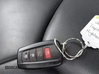 2023 Toyota Highlander L z VIN 5TDKDRBH7PS044010, wystawiony jako IAAI lot #42072483 z przebiegiem 21 655 mil mil oraz . Historia ofert i sprzedaży dostępna na DreamBid. Obrazek 11.