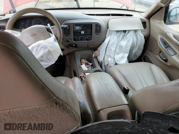 1997 Ford Expedition XLT с VIN 1FMFU18L2VLC09020, выставлен на аукционе Copart как лот 60626185 с пробегом 225 929 миль миль и Списание • Salvage title. История ставок и продаж доступна на DreamBid. Изображение 8.