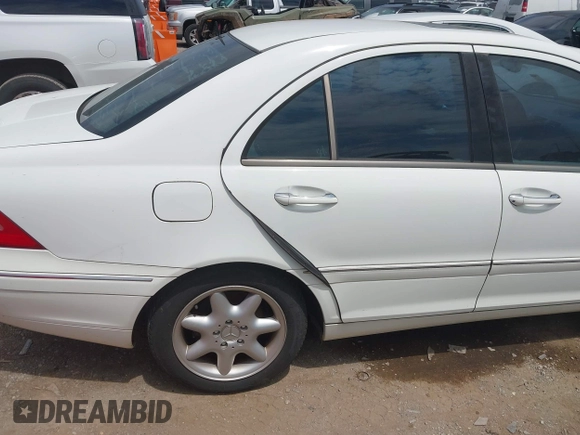 2002 Mercedes-Benz C 230/260/280/320 z VIN WDBRF61J62E008897, wystawiony jako IAAI lot #42598695 z przebiegiem Nie podano mil oraz . Historia ofert i sprzedaży dostępna na DreamBid. Obrazek 6.