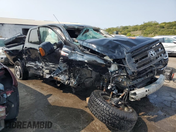 2012 Toyota Tundra 4WD Truck with VIN 5TFDW5F19CX258283, listed as a Copart auction lot 70673564 with 0 mi miles and Non Repairable. Bid and sale history available at carsss.com. Image 4.
