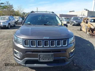 2017 Jeep Compass Latitude z VIN 3C4NJDBB9HT667415, wystawiony jako IAAI lot #40755033 z przebiegiem 106 943 mil mil oraz . Historia ofert i sprzedaży dostępna na DreamBid. Obrazek 12.