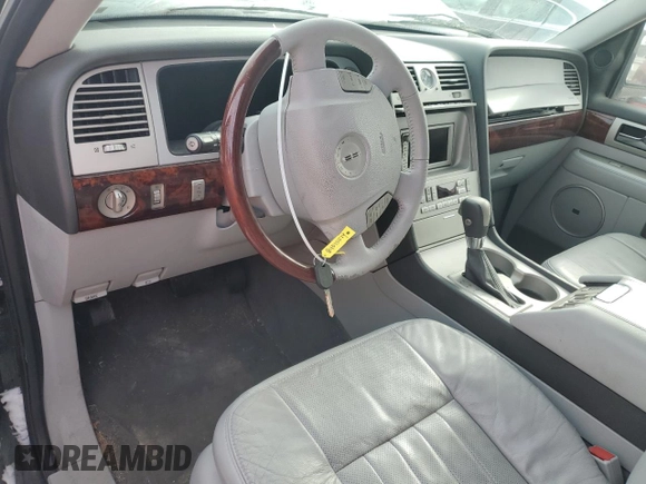 2004 Lincoln Navigator Luxury with VIN 5LMFU28R84LJ41621, listed as a Copart auction lot 84015514 with 107,634 mi miles and Salvage title. Bid and sale history available at DreamBid. Image 8.