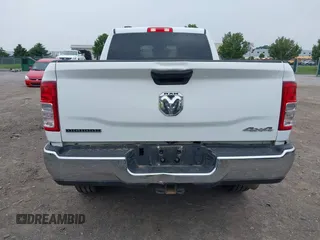 2024 Ram 2500 Big Horn z VIN 3C6UR5DL0RG154118, wystawiony jako IAAI lot #42427743 z przebiegiem 65 535 mil mil oraz . Historia ofert i sprzedaży dostępna na DreamBid. Obrazek 16.