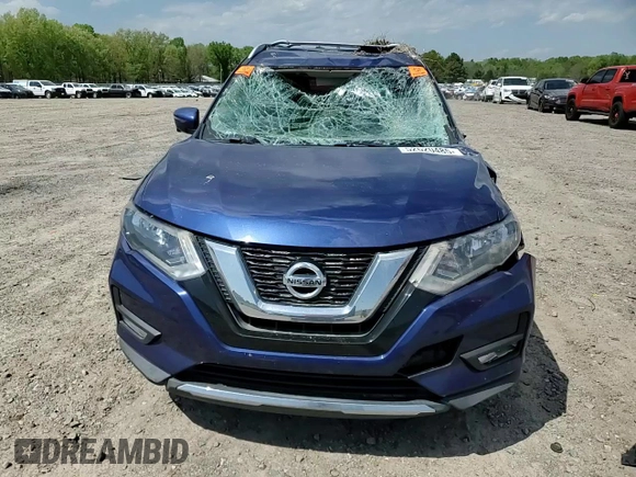 2017 Nissan Rogue SV z VIN KNMAT2MT4HP558206, wystawiony jako Copart lot #52620485 z przebiegiem Nie podano mil oraz Nie do naprawy. Historia ofert i sprzedaży dostępna na DreamBid. Obrazek 12.