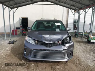2018 Toyota Sienna XLE with VIN 5TDDZ3DC8JS207490, listed as a IAAI auction lot 40890775 with 97,260 mi miles. Bid and sale history available at carsss.com. Image 13.