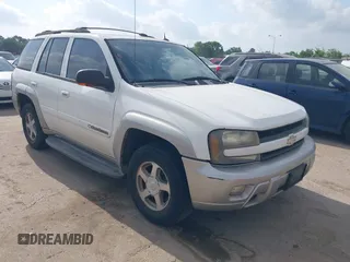 2004 Chevrolet TrailBlazer LS with VIN 1GNDT13S442417473, listed as a IAAI auction lot 42068833 with 284,892 mi miles. Bid and sale history available at carsss.com. Image 1.