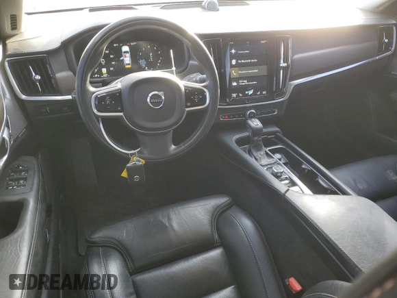 2020 Volvo V90 z VIN YV4A22NL1L1102688, wystawiony jako Copart lot #85409584 z przebiegiem 106 207 mil mil oraz Szkoda całkowita • Salvage title. Historia ofert i sprzedaży dostępna na DreamBid. Obrazek 8.
