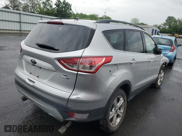 2016 Ford Escape SE z VIN 1FMCU9G93GUC68226, wystawiony jako Copart lot #56764355 z przebiegiem Nie podano mil oraz Szkoda całkowita • Salvage title. Historia ofert i sprzedaży dostępna na DreamBid. Obrazek 3.