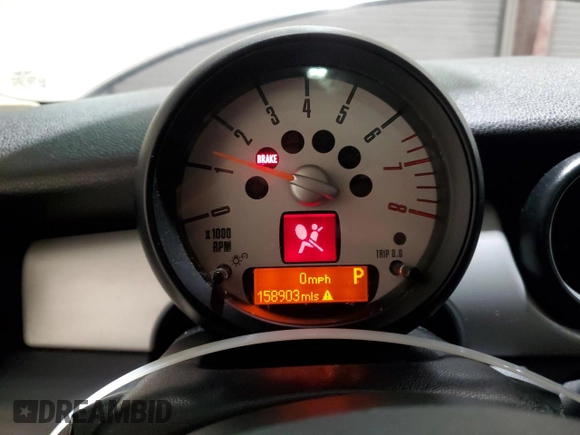 2011 MINI Hardtop with VIN WMWSU3C50BT091890, listed as a Copart auction lot 42258465 with 158,903 mi miles and Salvage Title. Bid and sale history available at DreamBid. Image 9.