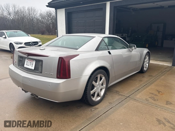 2005 Cadillac XLR z VIN 1G6YV34A255604073, wystawiony jako Copart lot #86889874 z przebiegiem 39 624 mil mil oraz Czysty tytuł • Clean title. Historia ofert i sprzedaży dostępna na DreamBid. Obrazek 4.
