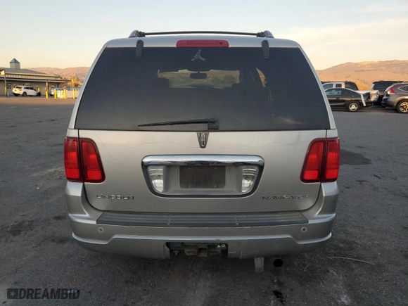 2005 Lincoln Navigator Luxury with VIN 5LMFU27565LJ02977, listed as a Copart auction lot 84106204 with 181,795 mi miles and Salvage Title. Bid and sale history available at carsss.com. Image 6.