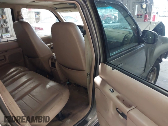 2001 Ford Explorer XLT with VIN 1FMZU73E01ZA25789, listed as a IAAI auction lot 41948762 with 178,920 mi miles and . Bid and sale history available at DreamBid. Image 8.