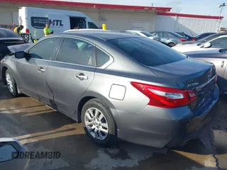 2017 Nissan Altima S z VIN 1N4AL3AP8HC499140, wystawiony jako IAAI lot #42375201 z przebiegiem 166 110 mil mil oraz . Historia ofert i sprzedaży dostępna na DreamBid. Obrazek 3.