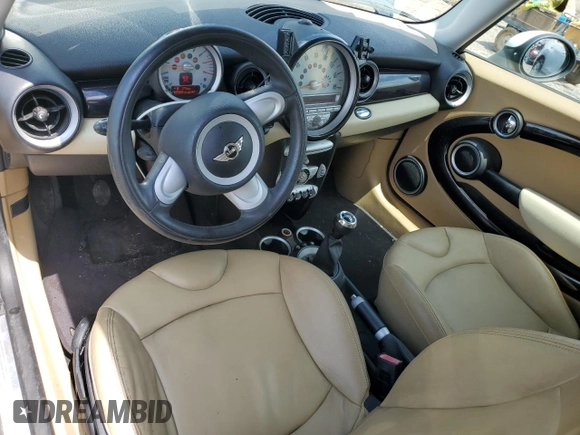 2009 MINI Hardtop z VIN WMWMF33539TU69648, wystawiony jako Copart lot #64213555 z przebiegiem 165 805 mil mil oraz Czysty tytuł • Clean title. Historia ofert i sprzedaży dostępna na DreamBid. Obrazek 9.